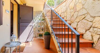 Apartment 'La Casa Di Alina Mondello' with Private Garden, Wi-Fi and Air Conditioning