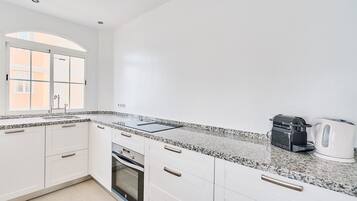 Kühlschrank, Ofen, Herdplatte, Geschirrspüler