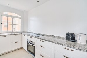 Réfrigérateur, four, plaque de cuisson, lave-vaisselle