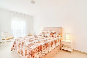 2 عدّة غرف نوم ومكواة/لوح كي وواي فاي مجانًا وملاءات أسرّة