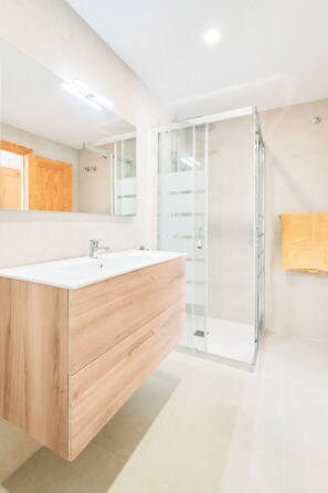 تجهيزات دش، مجففات شعر، مناشف