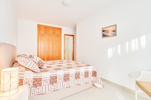 2 عدّة غرف نوم ومكواة/لوح كي وواي فاي مجانًا وملاءات أسرّة