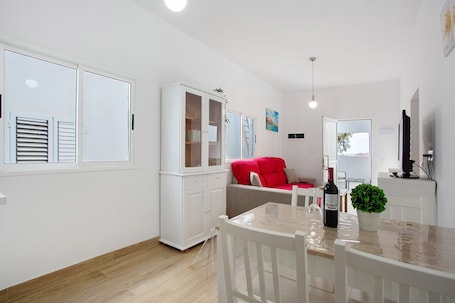 TV. Vacation Home 'Casitas Isabelita' with Mountain View, Private Terrace and Wi-Fi