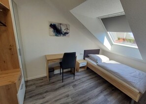 1 bedroom, free WiFi, bed sheets - Room 'Zimmer 6' with Wi-Fi (Neuenhaus)