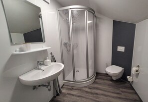 Douche, serviettes fournies