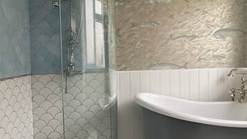 Shower, hair dryer, towels