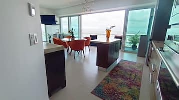 Coffee/tea maker, fridge, microwave, oven