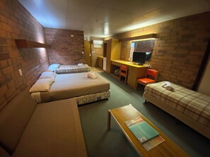 Family Quadruple Motel, Ensuite | Accès au Wi-Fi (inclus), literie fournie