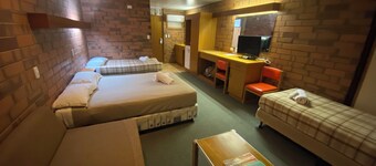 Hawker Hotel Motel