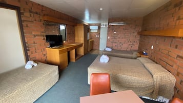 Family Motel, Ensuite | Free WiFi, bed sheets