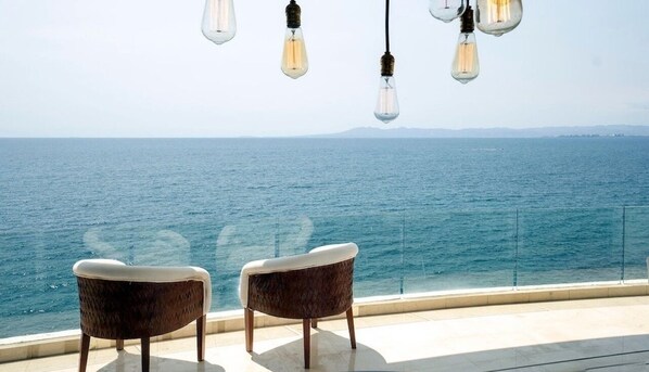 Terrace/patio - Charming 3-bedroom plus office condo in enchanting Puerto Vallarta with WiFi, AC (Puerto Vallarta)