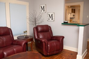 Smart TV - A Peaceful Work-Study Downtown (San Antonio)