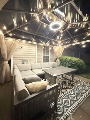 Interior - Modern 3 BR 2 BA Home with Backyard – 8mi Downtown  (Charlotte)