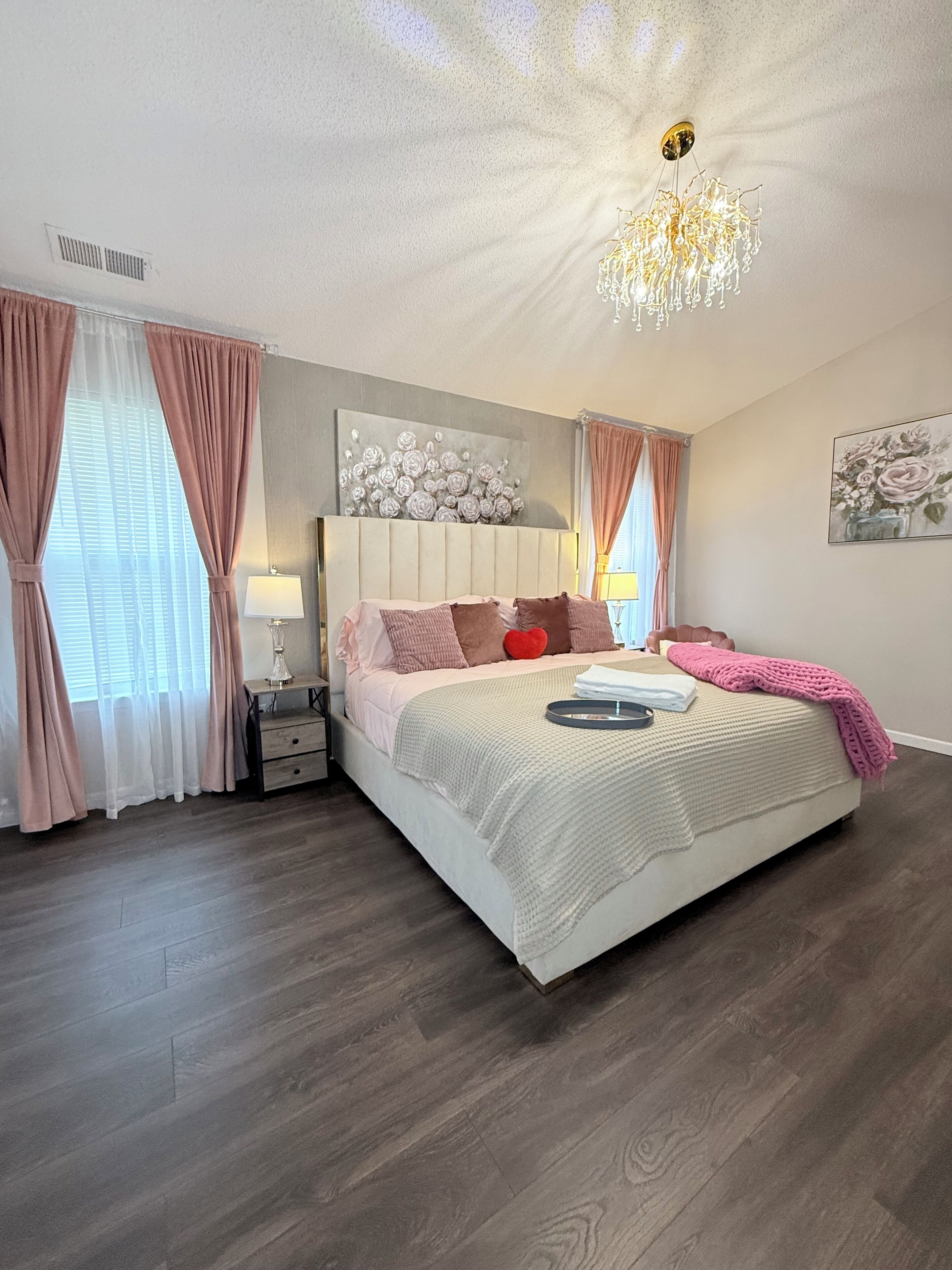 3 chambres, coffres-forts dans les chambres, bureau