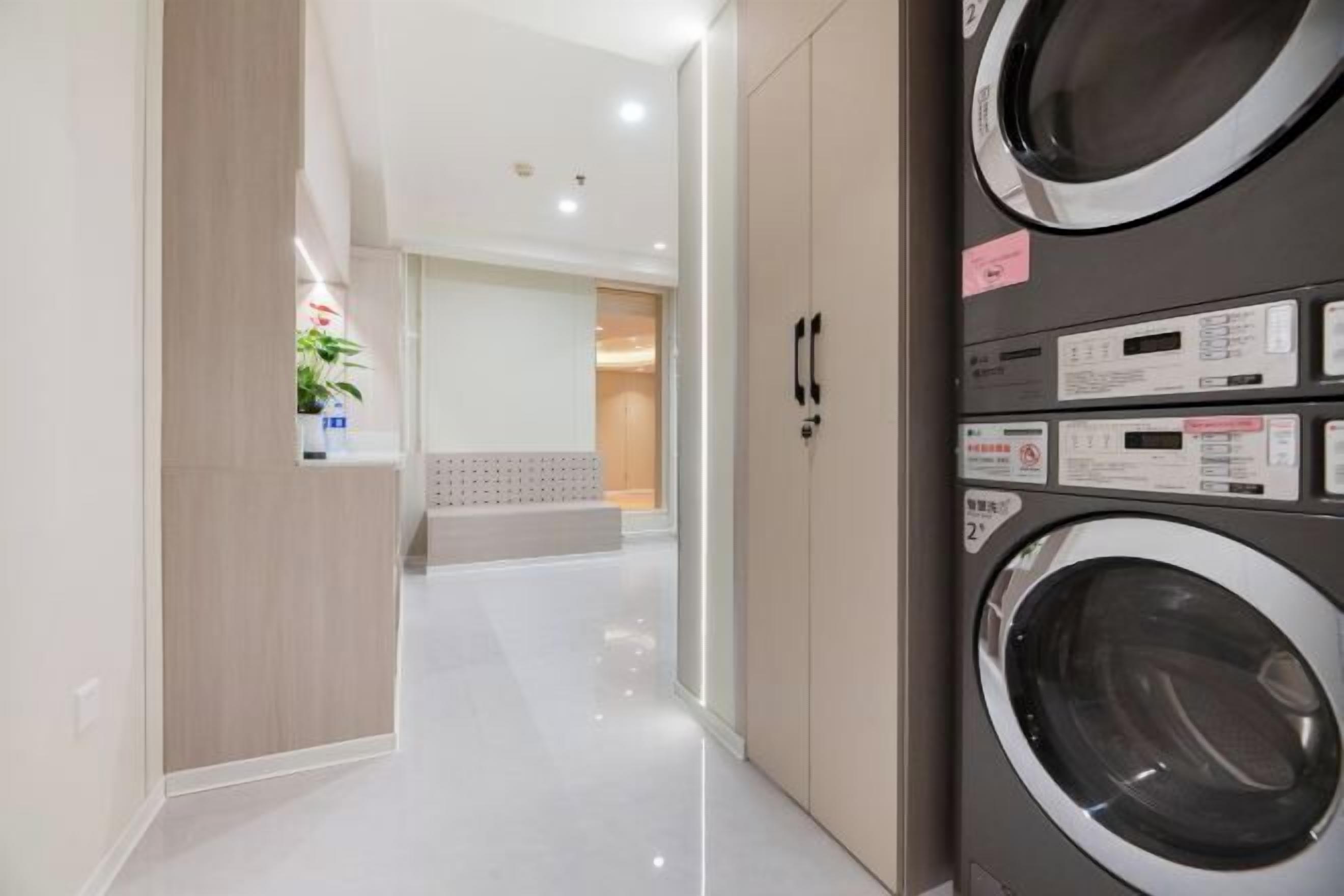 المنشأة من الداخل