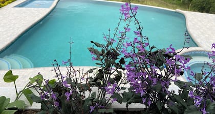 Delightful farmhouse with WiFi in Dagua