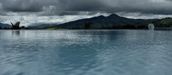 Delightful farmhouse with WiFi in Dagua