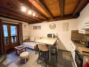 Frigorífico, lavavajillas y utensilios de cocina