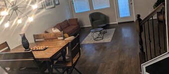 Spacious 4-bedroom house with WiFi and AC in cool Converse