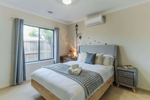 4 chambres, fer et planche à repasser, Wi-Fi, draps fournis