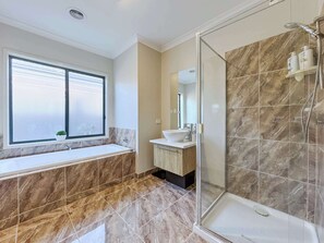 Regadera y secadora de cabello