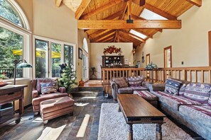 Smart TV, foosball, books, computer monitors - Dardanelle Retreat - 4,200 sqft, Pets okay, Pool Table, Games - Swim, Hike, Ski (Arnold)