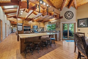 Fridge, microwave, oven, stovetop - Dardanelle Retreat - 4,200 sqft, Pets okay, Pool Table, Games - Swim, Hike, Ski (Arnold)