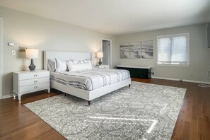 4 quartos, escrivaninha, ferros/tábuas de passar roupa, Wi-Fi