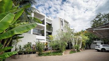 Pintu masuk properti