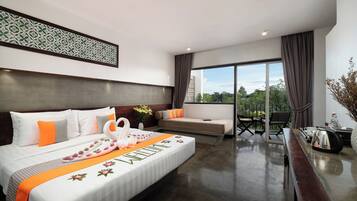 Studio King City View with Bathtub, Sofa bed, and Balcony | Minibar, in-room safe, desk, laptop workspace