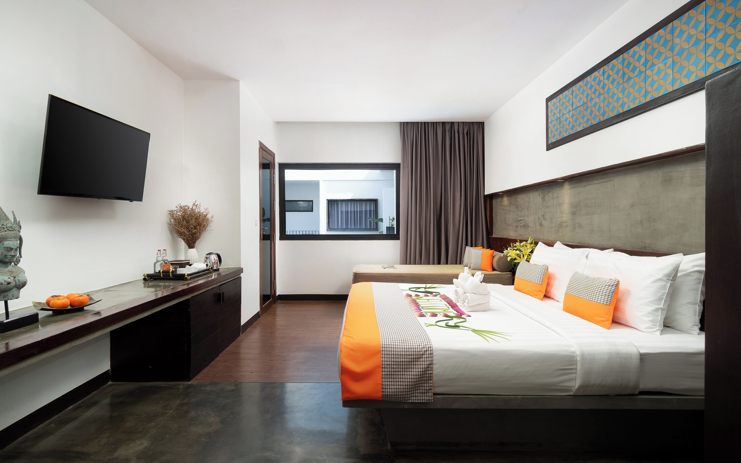 Studio Double Balcony Pool View - Free Bus Station Pickup | Minibar, in-room safe, desk, laptop workspace