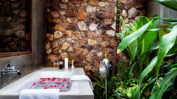 Presidential Suite | Deep-soaking bathtub