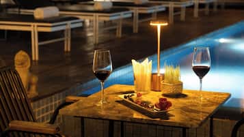Poolside bar