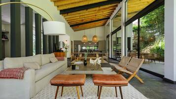 Tv, pejs, stereoanlæg