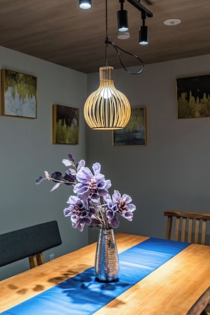 Maison Luxe, balcon | Restauration dans la chambre