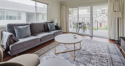 Stylish Palo Alto 2BR w/ Balcony, Courtyard & W/D