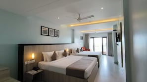 Escritorio y espacio para trabajar con laptop