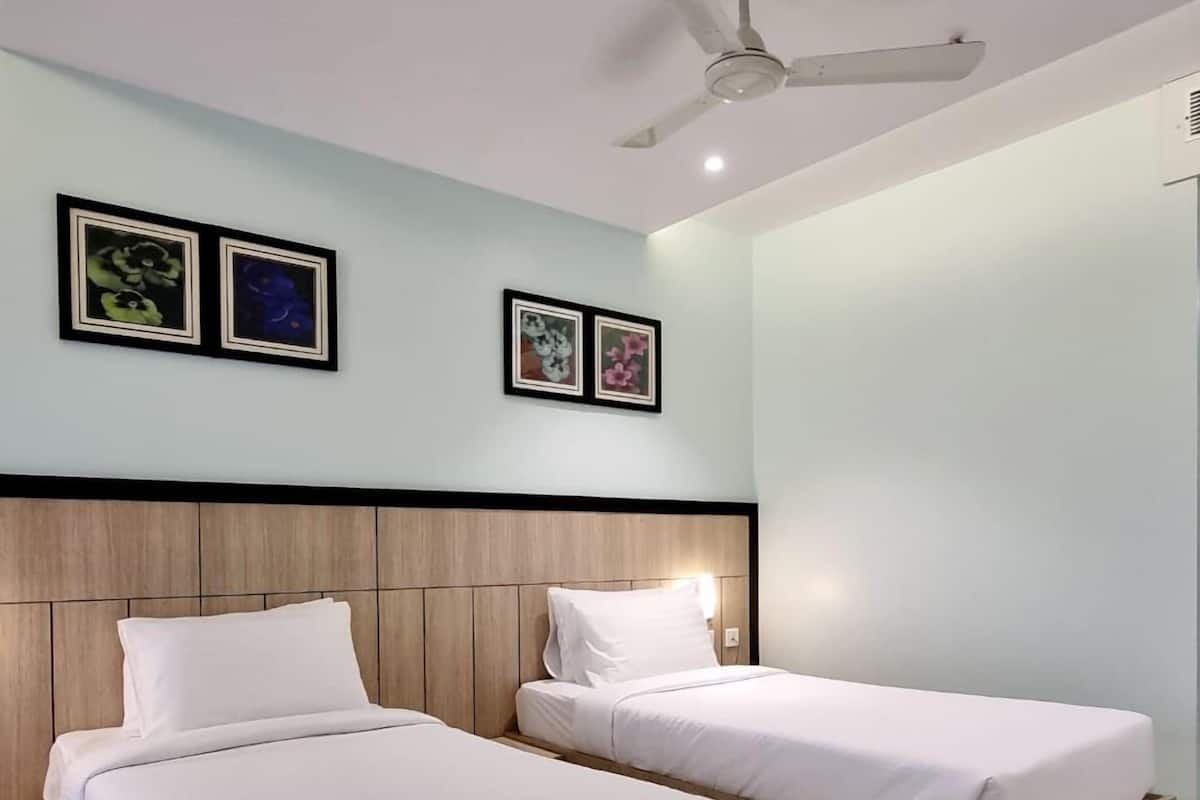 Deluxe Double or Twin Room, Balcony, Sea View | Desk, laptop workspace, soundproofing, iron/ironing board