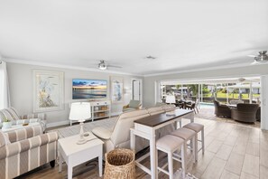 Smart TV, stereo - Seaside Villa Waterview south-facing, perf. location SW Cape, heated pool, kayak (Cape Coral)