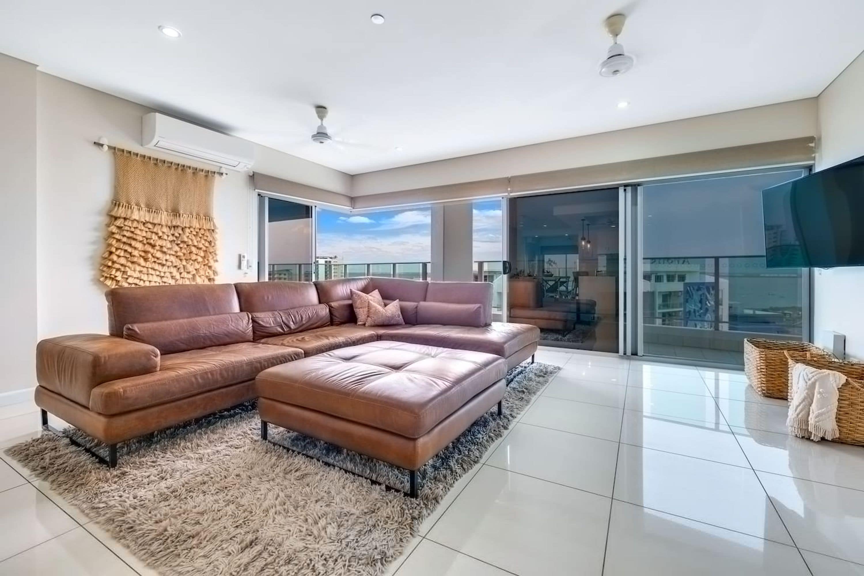 Apartment | 3 bedrooms, desk