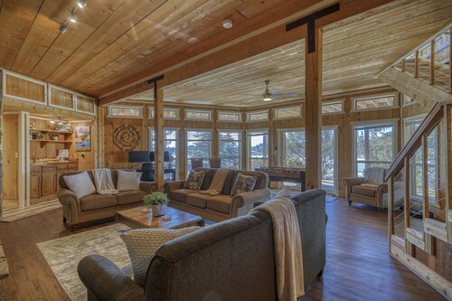 Nineteenth Hole Ski Chalet: Hot Tub, Mountain & Lake Views, on Golf Course