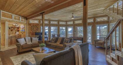 Nineteenth Hole Ski Chalet: Hot Tub, Mountain & Lake Views, on Golf Course