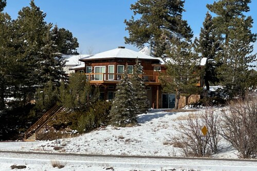 Nineteenth Hole Ski Chalet: Hot Tub, Mountain & Lake Views, on Golf Course