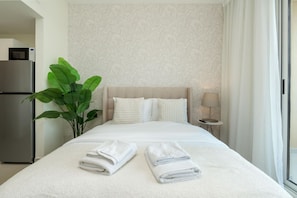 Room - Upgraded Peaceful Studio at Impz (Dubai)