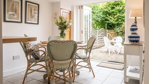 House | Dining room - Clifford Chambers Cosy 2 Bedroom Cottage (Stratford-upon-Avon)
