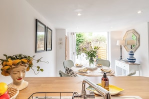 Dining room - Clifford Chambers Cosy 2 Bedroom Cottage (Stratford-upon-Avon)
