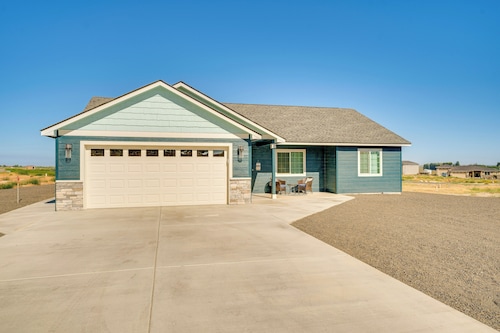 Charming Home ~ Half-Mi to Potholes State Park