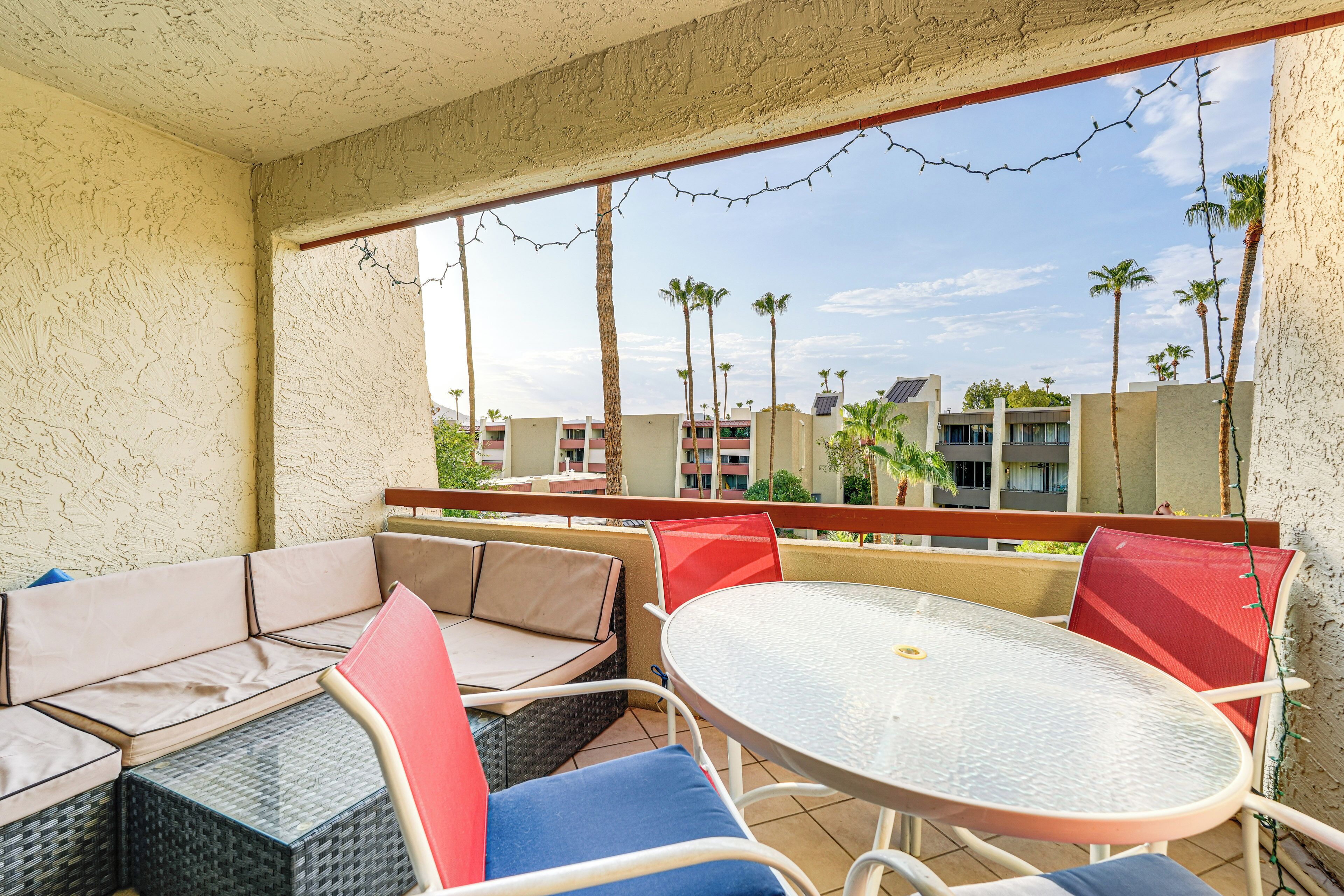Scottsdale Condo w/ Pool Access: Walk to Old Town!