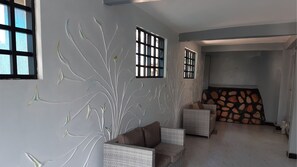 Deluxe-Doppelzimmer, Balkon, Blick auf den Innenhof | Terrasse/Patio