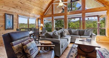 Mountain Views~ Hot Tub&Pool Table~ FirePit~ Games